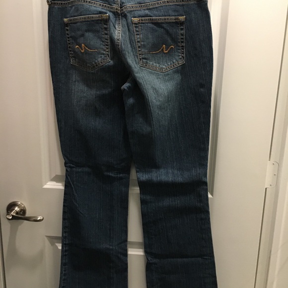 Manhattan Jeans, size 8 - Picture 3 of 3